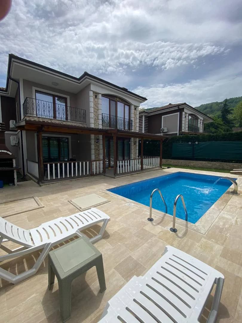 Sapanca'da Özel Bahçe İçerisinde, Havuzlu, 10 Kişilik Lüks Villa görsel 2