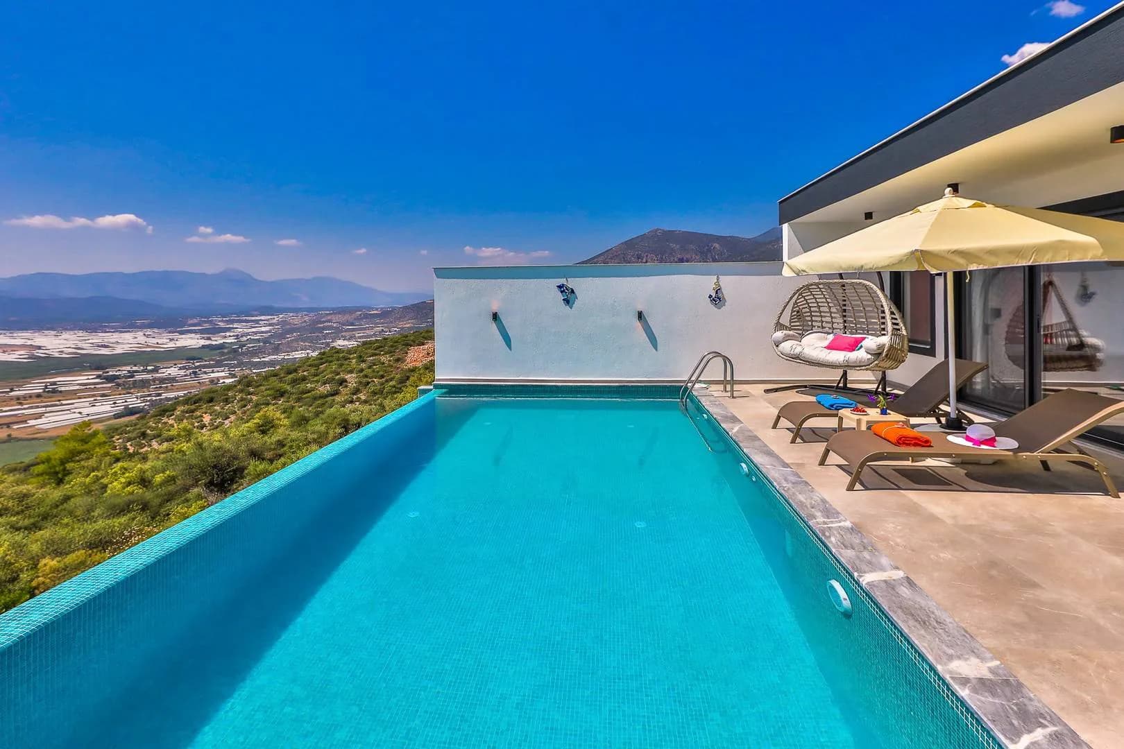 Kalkan Üzümlü'de Doğa Manzaralı, Özel Havuzlu, Lüks Balayı Villası görsel 2
