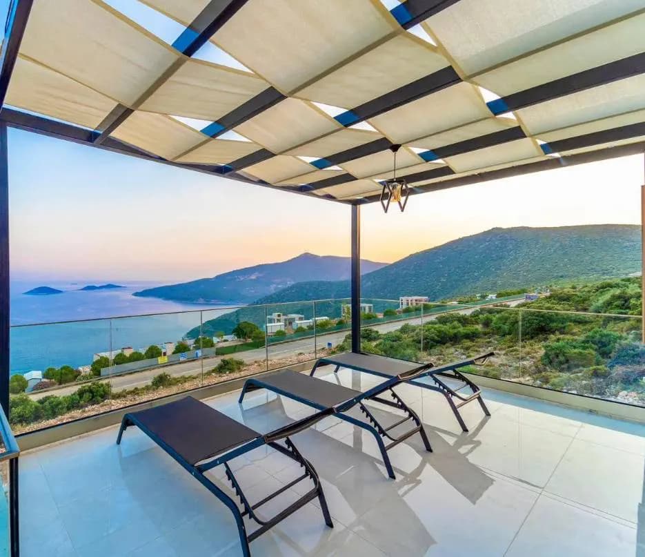 Kaş Kalkan'da Deniz Manzaralı, Modern Tasarımlı, Konforlu Villa görsel 2