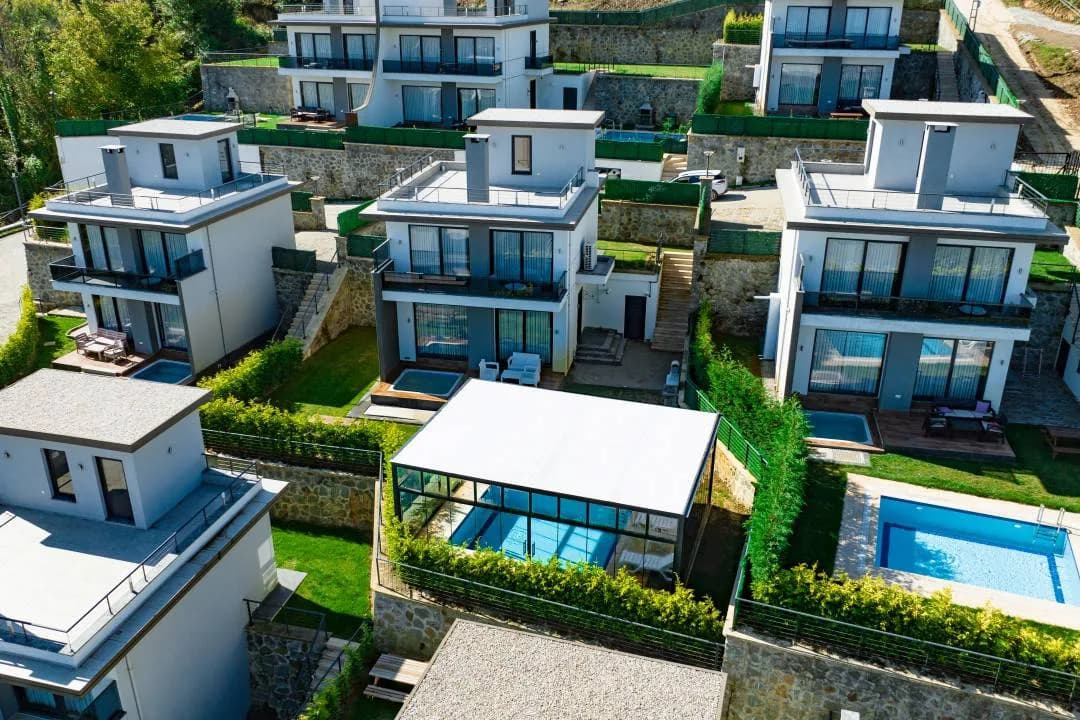 Sapanca Güldibi'nde Çekirdek Ailelere Uygun, Kapalı Havuzlu, Kiralık Villa görsel 2