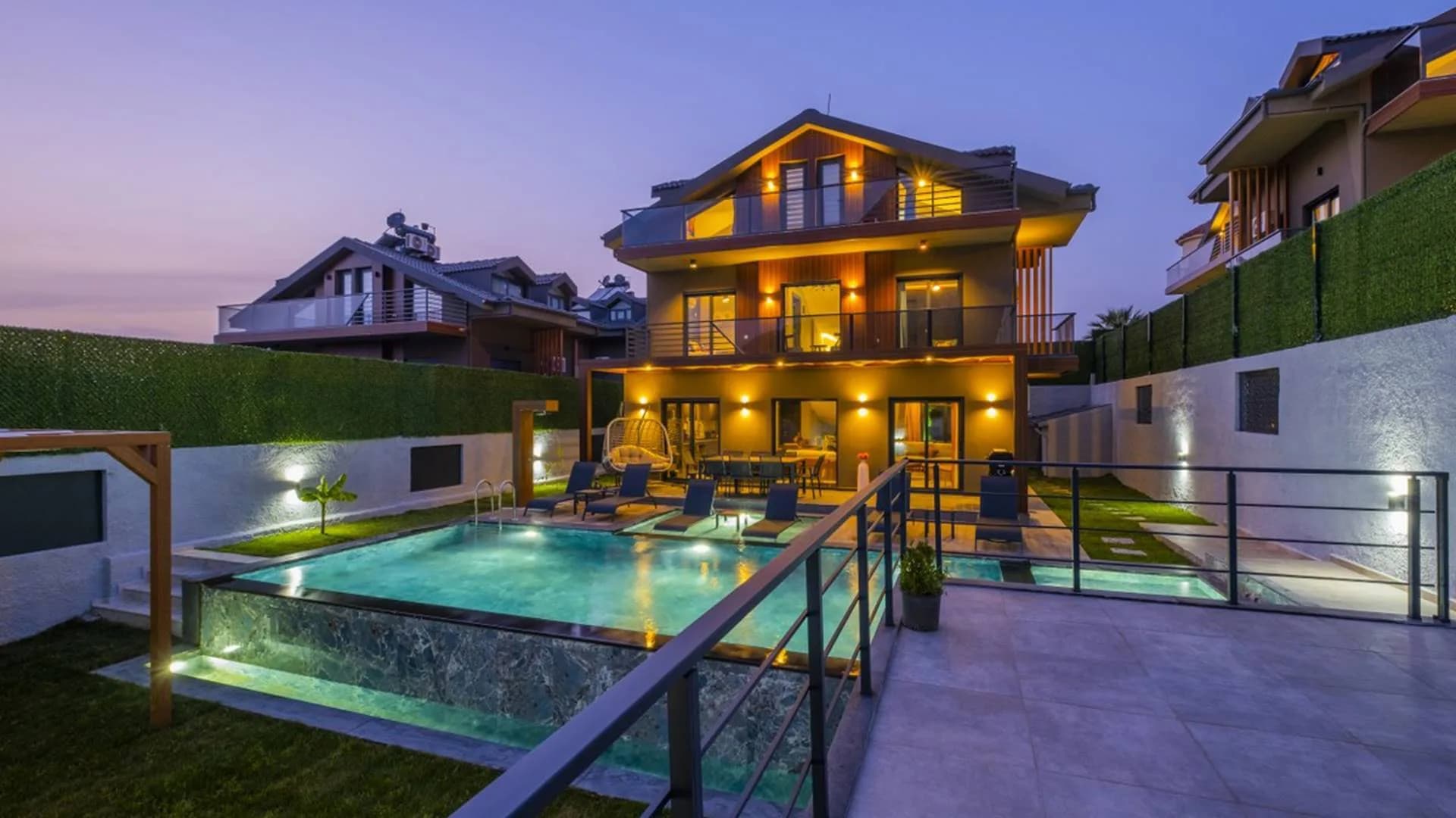 Fethiye Ölüdeniz'de Modern Tasarımlı, Özel Havuzlu, Merkezi Villa görsel 3