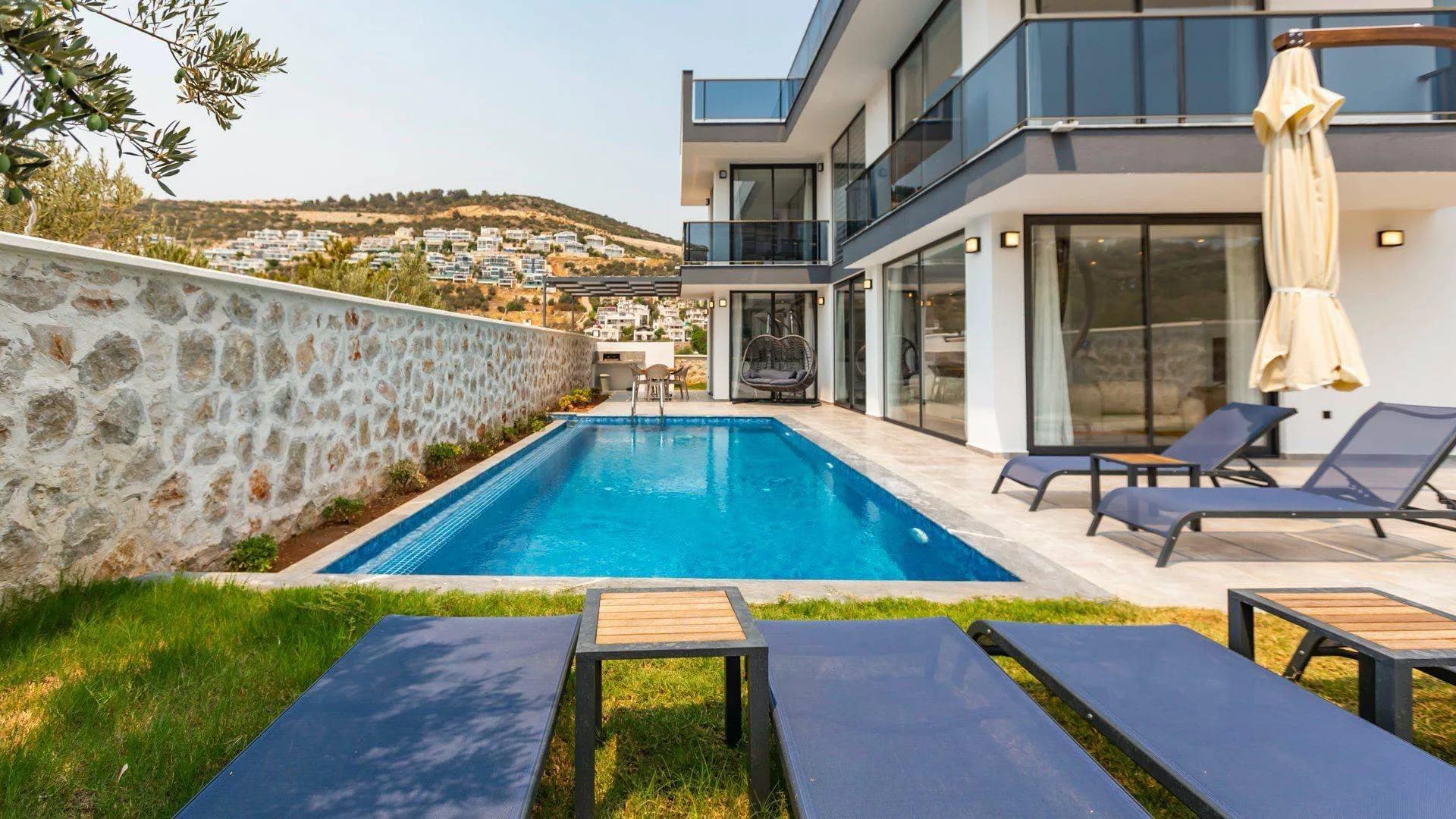 Kaş Kalkan'da Elverişli Konumda, Özel Havuzlu, Konforlu Villa görsel 2