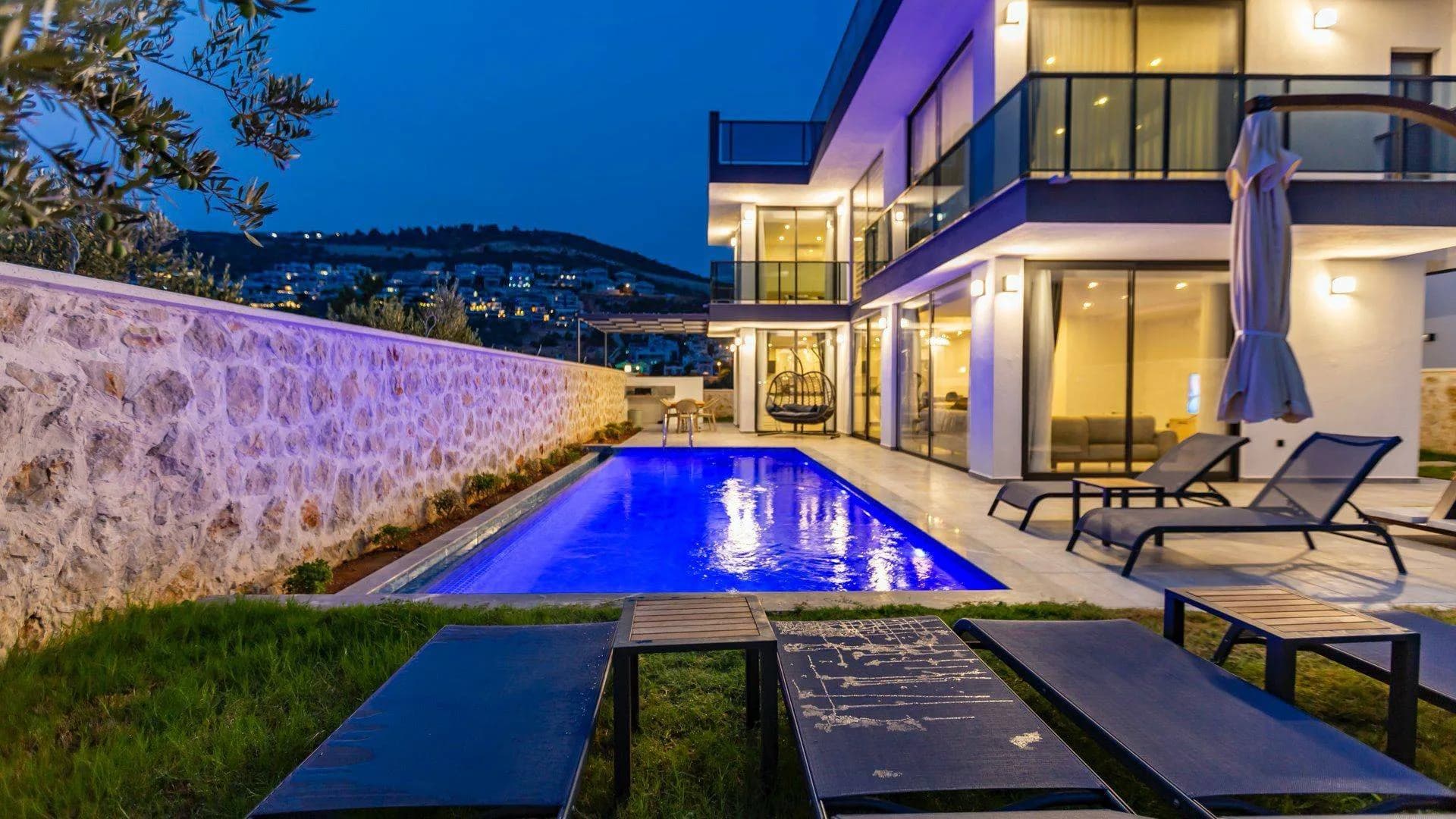 Kaş Kalkan'da Yemyeşil Bahçeli, Özel Havuzlu, 3+1 Villa görsel 2