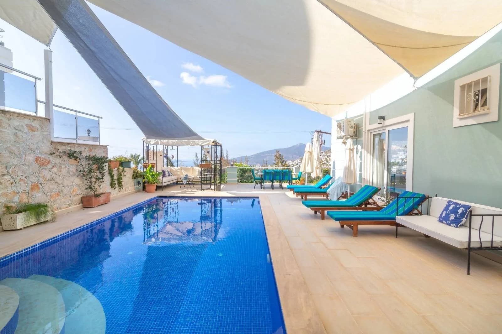 Kaş Kalkan'da Muhteşem Deniz Manzaralı, Özel Havuzlu, Geniş Villa görsel 2