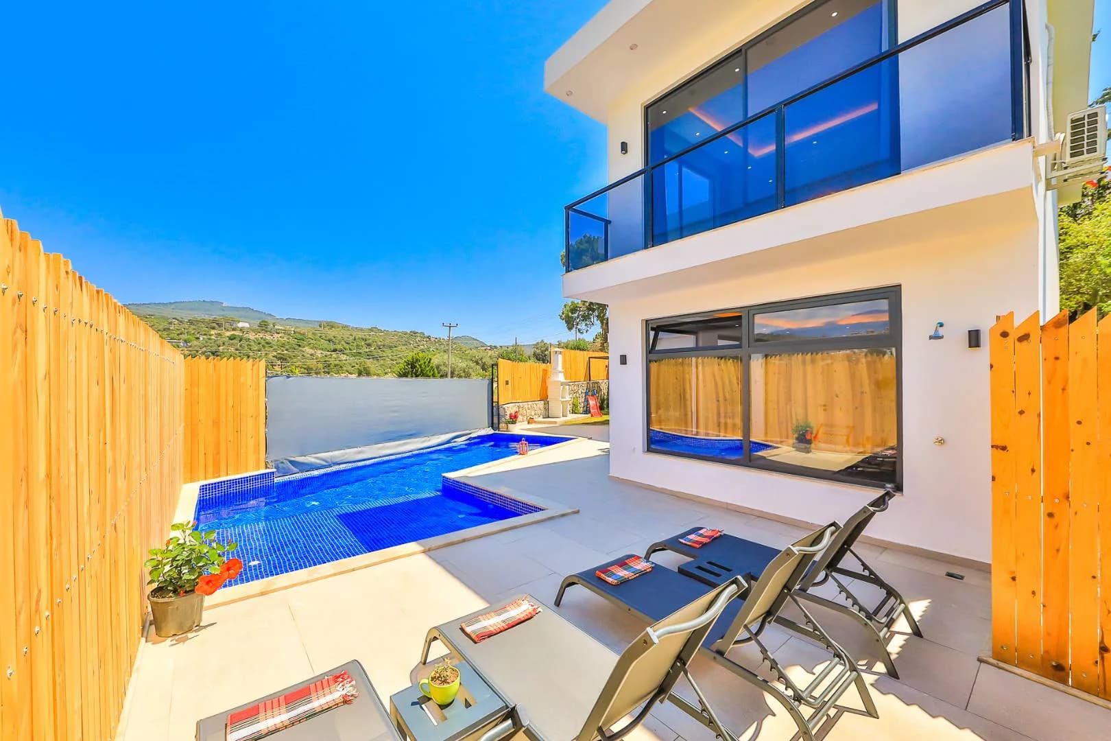 Kaş Gelemiş'te Modern Tasarımlı, Özel Havuzlu, Saunalı Villa görsel 2