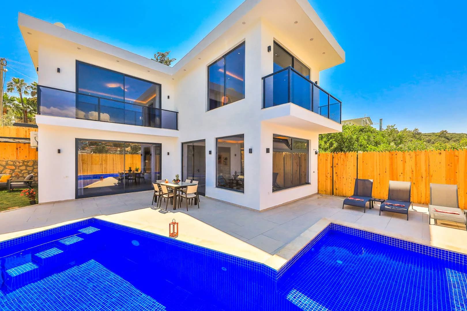 Kaş Gelemiş'te Modern Tasarımlı, Özel Havuzlu, Saunalı Villa görsel 3