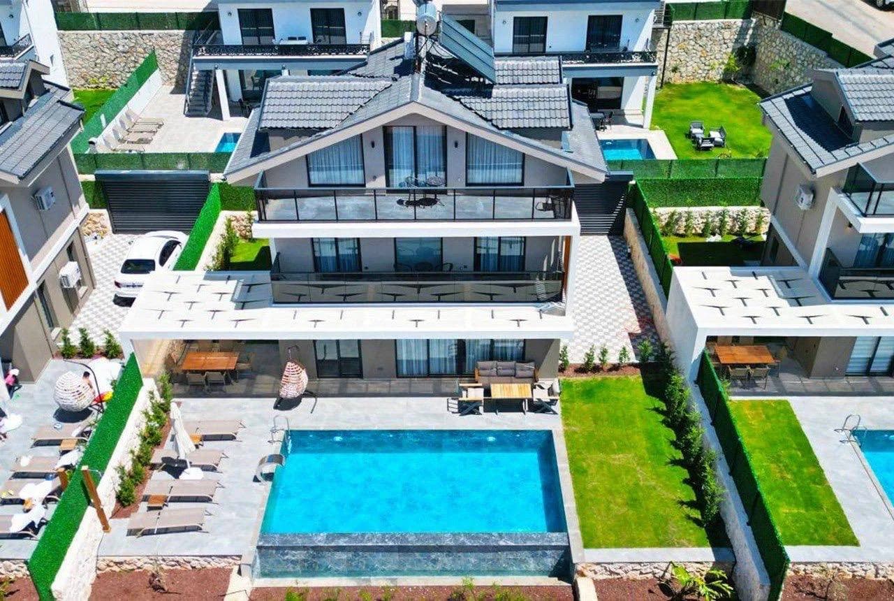 Fethiye Ölüdeniz'de Merkezi Konumda, Özel Havuzlu, İkiz Villa görsel 2