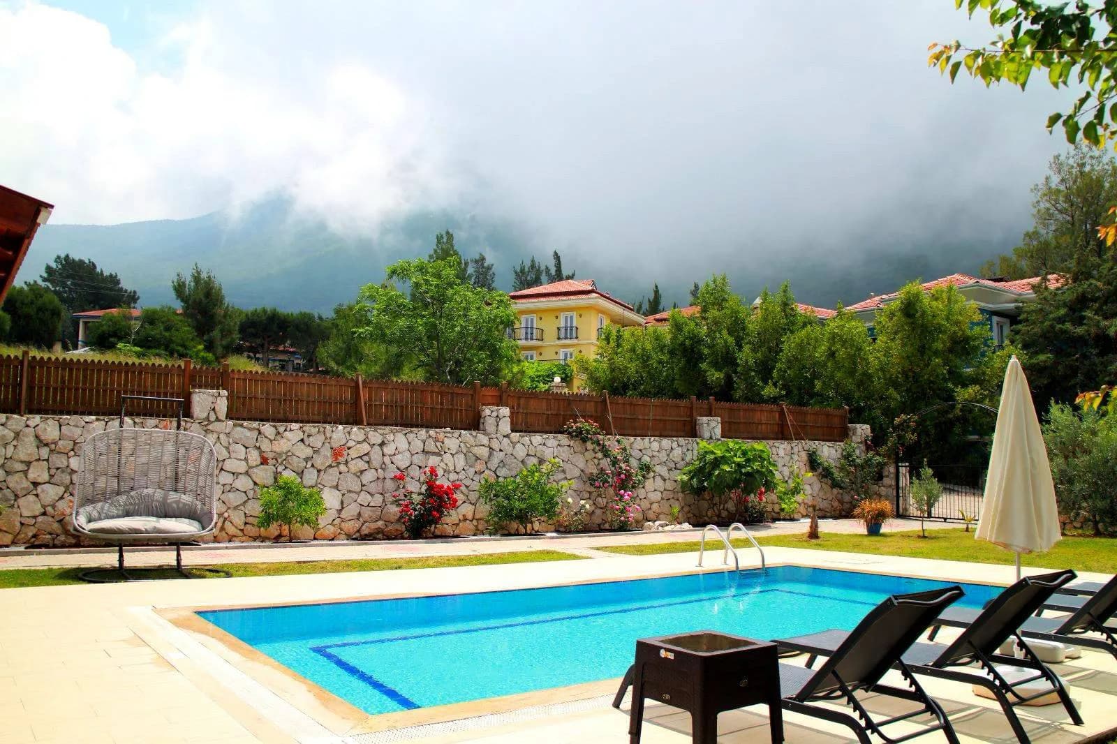 Fethiye Ölüdeniz'de Nezih Konumda, Özel Havuzlu, Konforlu Villa görsel 2
