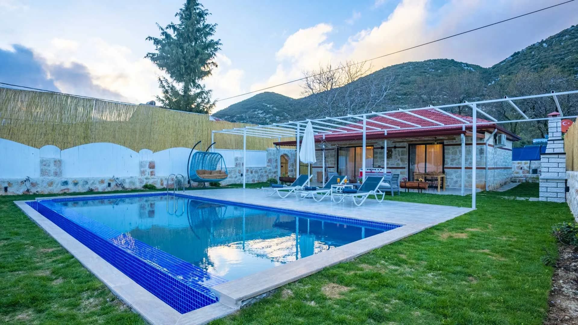 Kaş Sarıbelen'de Doğa İçerisinde, Özel Havuzlu, Taş Villa görsel 3
