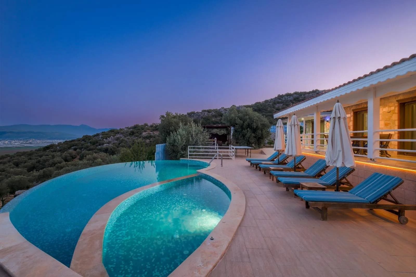 Kaş Üzümlü'de Geniş Bahçeli, Özel Havuzlu, 3+1 Villa görsel 2