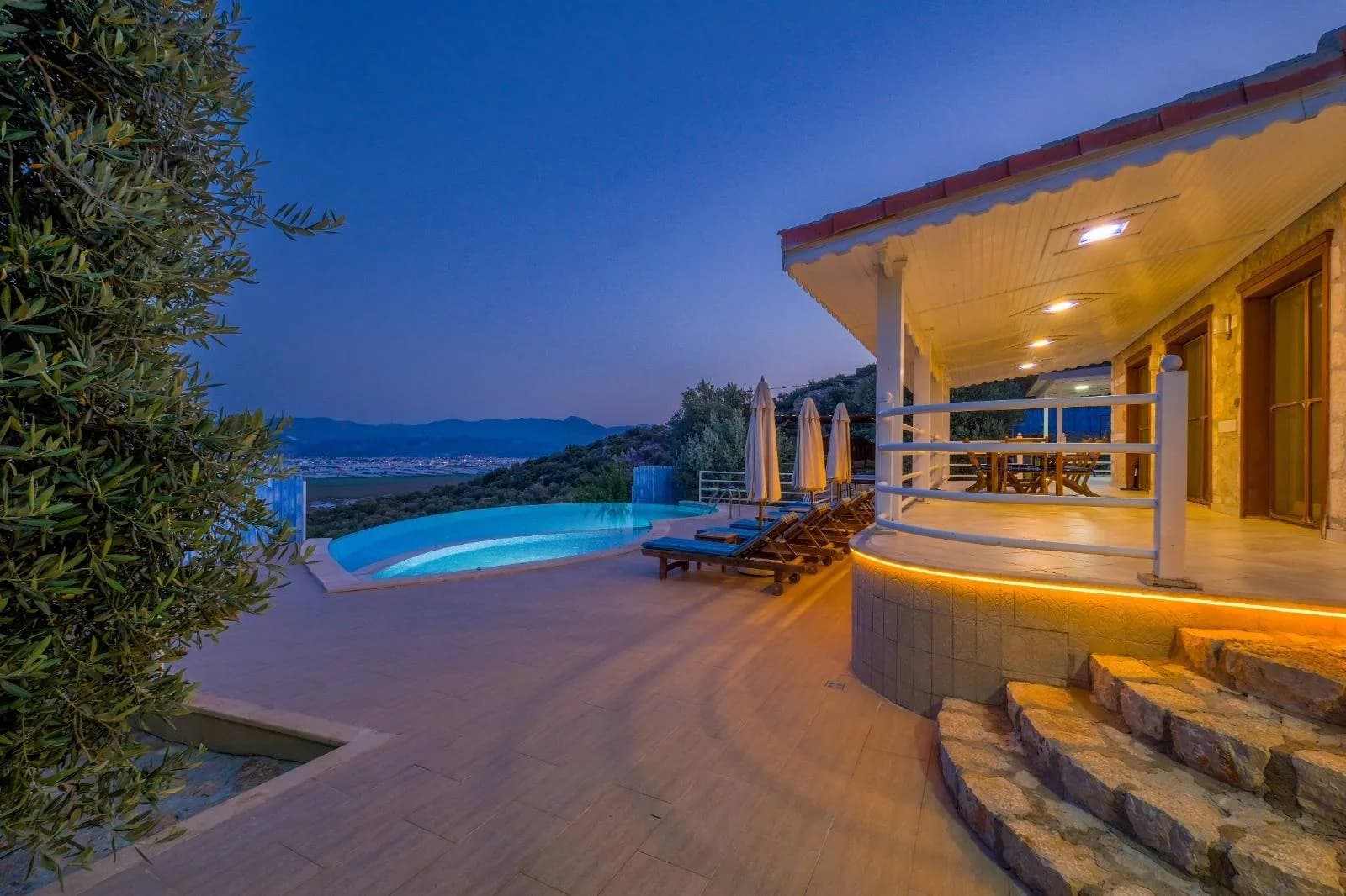 Kaş Üzümlü'de Geniş Bahçeli, Özel Havuzlu, 3+1 Villa görsel 3