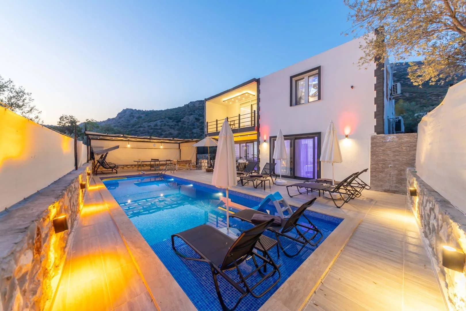 Kaş Çayköy'de Sakin Konumda, Özel Havuzlu, Konforlu Villa görsel 2
