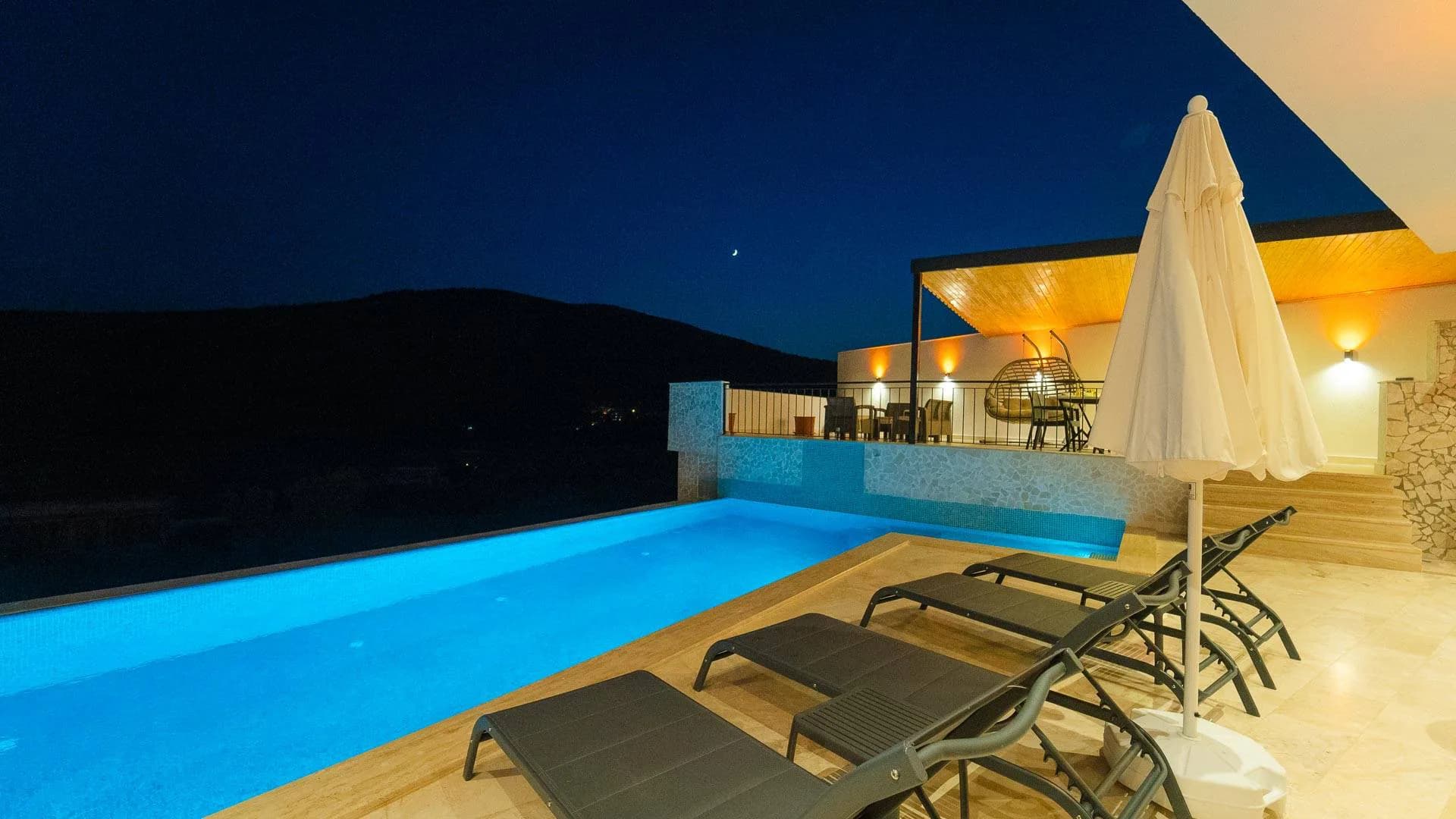 Kaş Bezirgan'da Konforlu Tasarımlı, Özel Havuzlu, Lüks Villa görsel 2