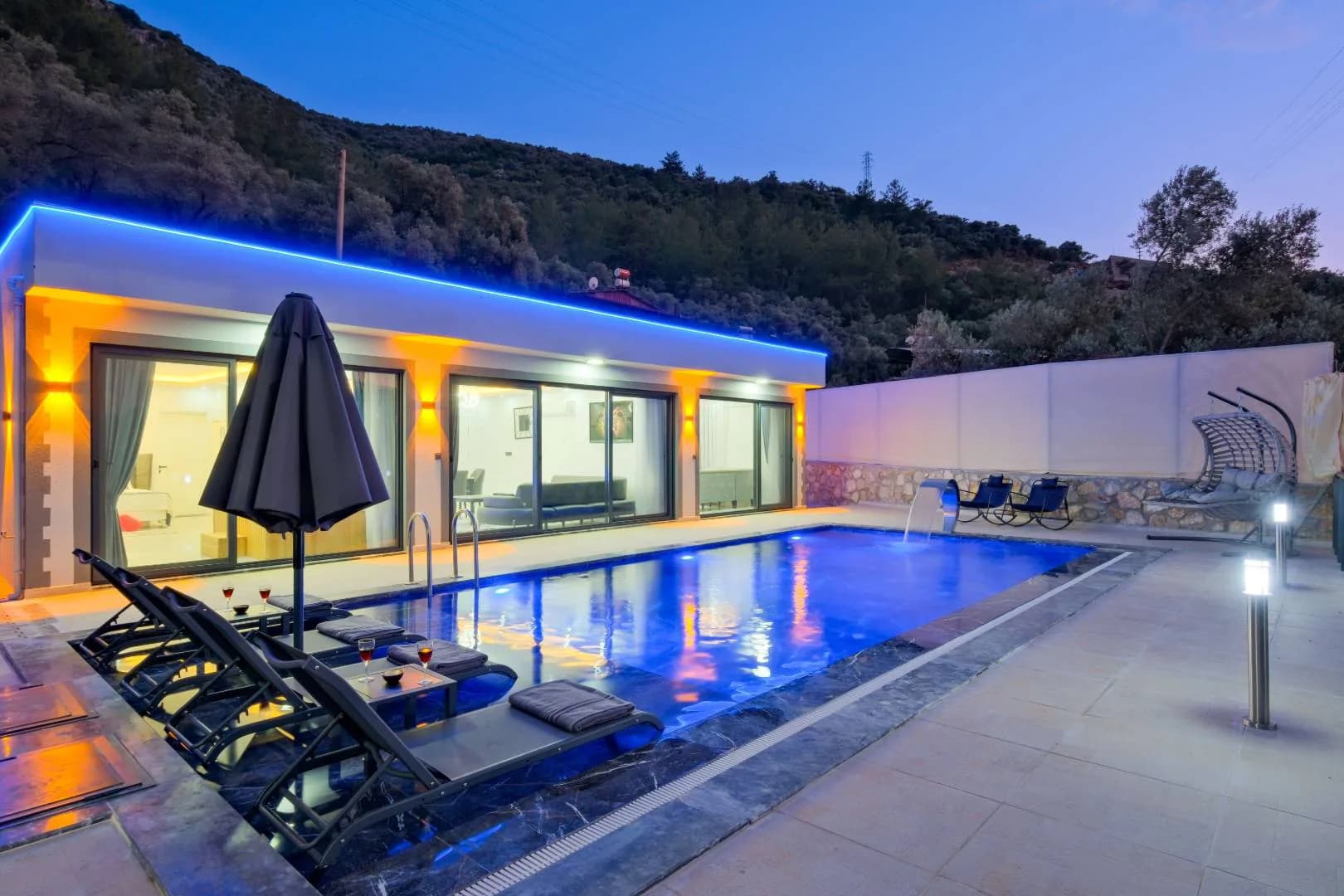 Fethiye Karaçulha'da Orman Manzaralı, Özel Havuzlu, Oyun Alanlı Villa görsel 2
