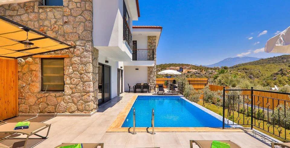 Kaş Gelemiş'te Geniş Bahçe İçerisinde, Özel Havuzlu, Konforlu Villa görsel 2
