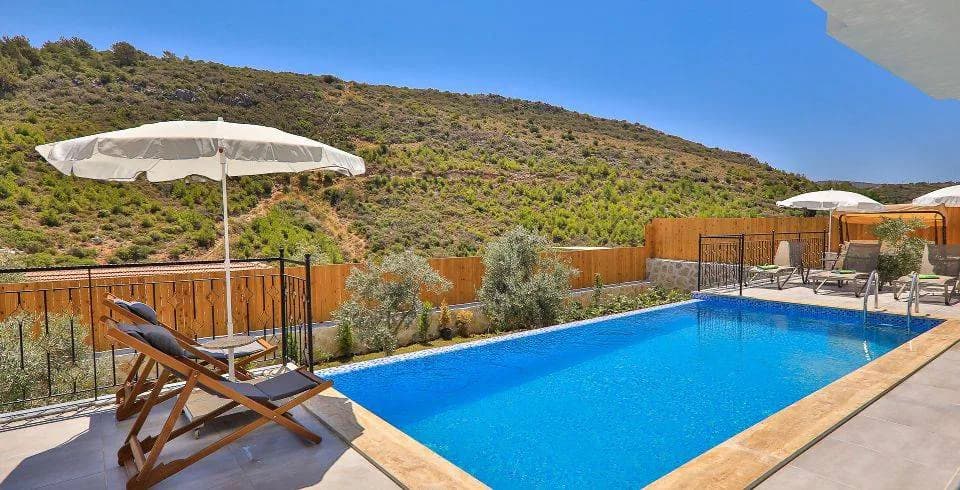 Kaş Gelemiş'te Geniş Bahçe İçerisinde, Özel Havuzlu, Konforlu Villa görsel 3