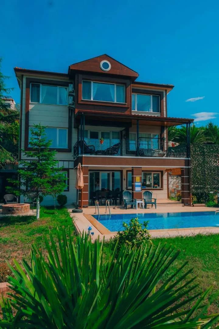 Sapanca'da Panoramik Doğa Manzaralı, Özel Havuzlu, Bahçeli Lüks Villa görsel 3