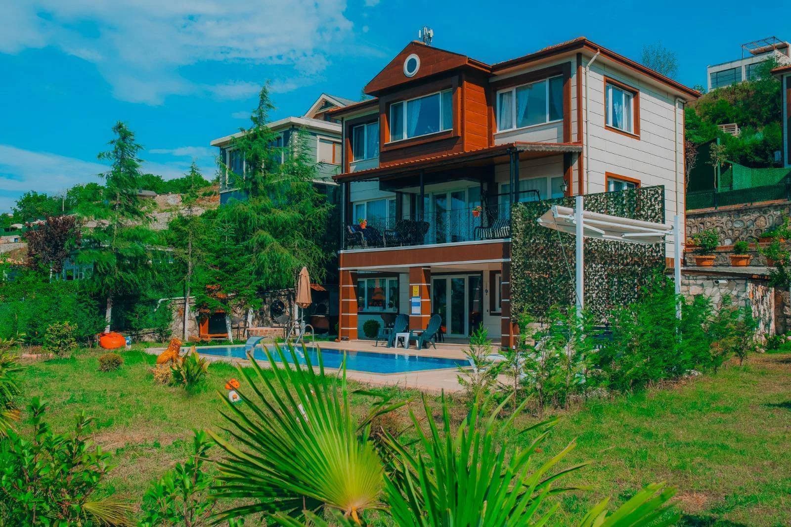 Sapanca'da Panoramik Doğa Manzaralı, Özel Havuzlu, Bahçeli Lüks Villa görsel 2