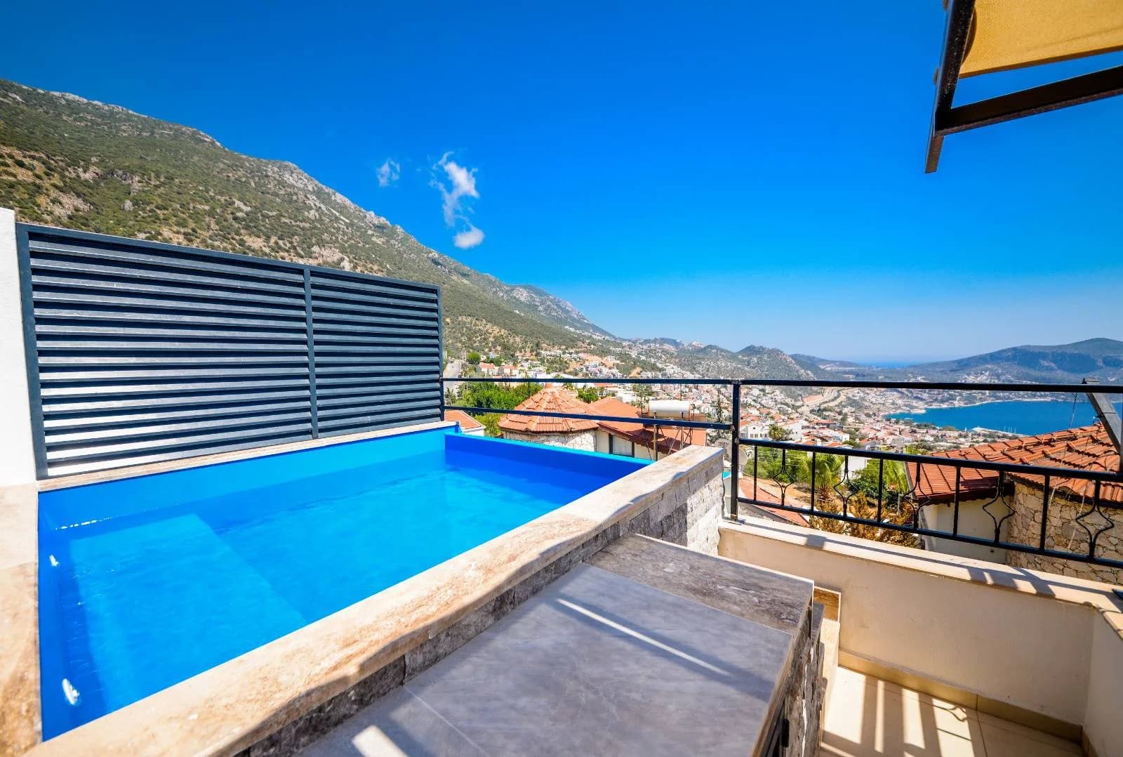 Kaş Kalkan'da Doğa Manzaralı, Özel Havuzlu, Konforlu Suit görsel 3