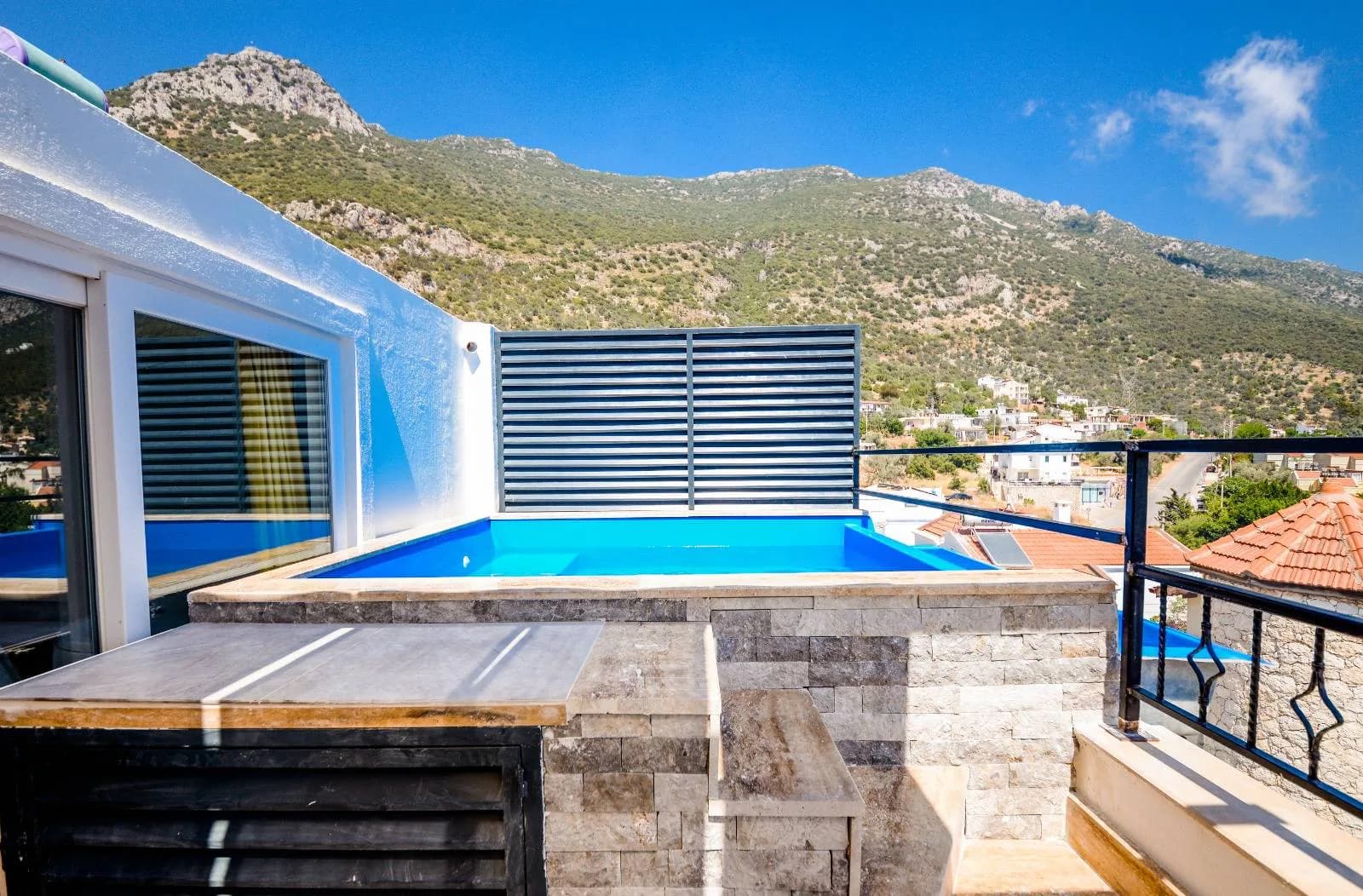 Kaş Kalkan'da Doğa Manzaralı, Özel Havuzlu, Konforlu Suit görsel 2