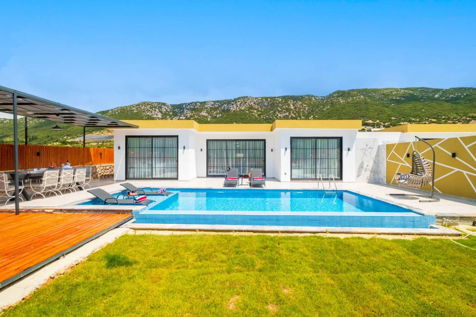 Kaş Sarıbelen'de Geniş Bahçe İçerisinde, Özel Havuzlu, Lüks Villa görsel 2