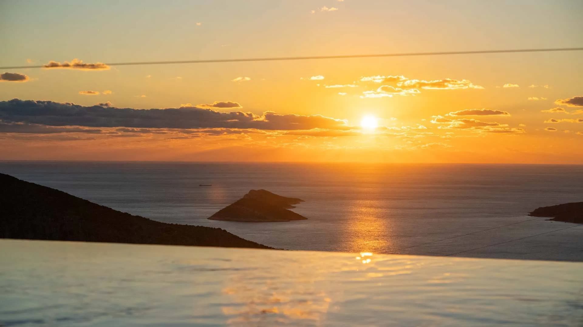 Kalkan Kördere'de Deniz Manzaralı, Kapalı Havuzlu, Jakuzili Kiralık Villa görsel 2