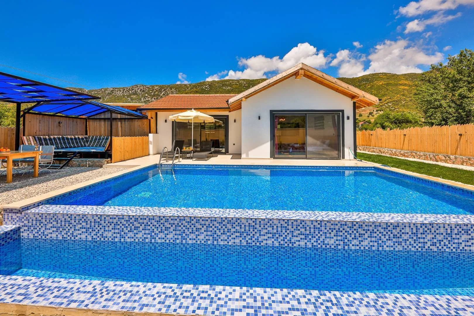 Kaş Sarıbelen'de Muhteşem Doğa Manzaralı, Özel Havuzlu, Kiralık Villa görsel 2
