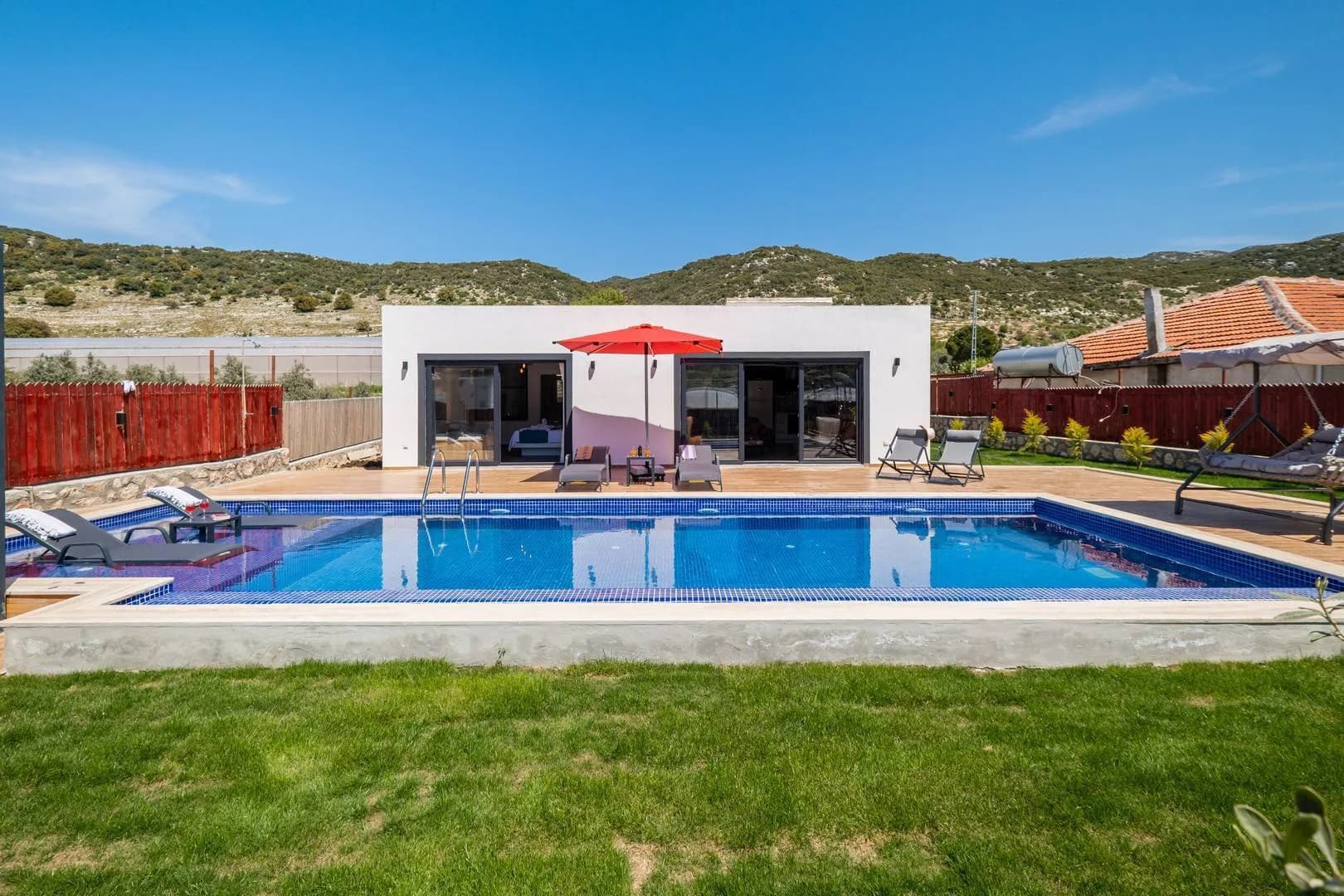 Kaş Sarıbelen'de Geniş Ailelere Uygun, Özel Havuzlu, Jakuzili Villa görsel 2