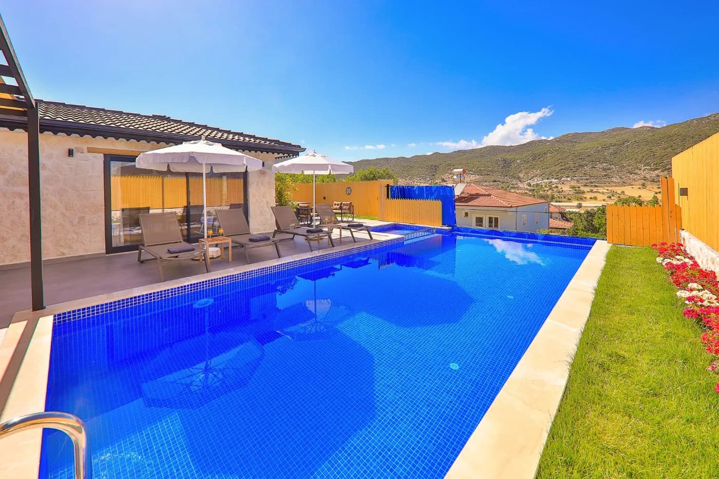 Kaş Sarıbelen'de Mükemmel Doğada, Özel Havuzlu, Kiralık Villa görsel 2