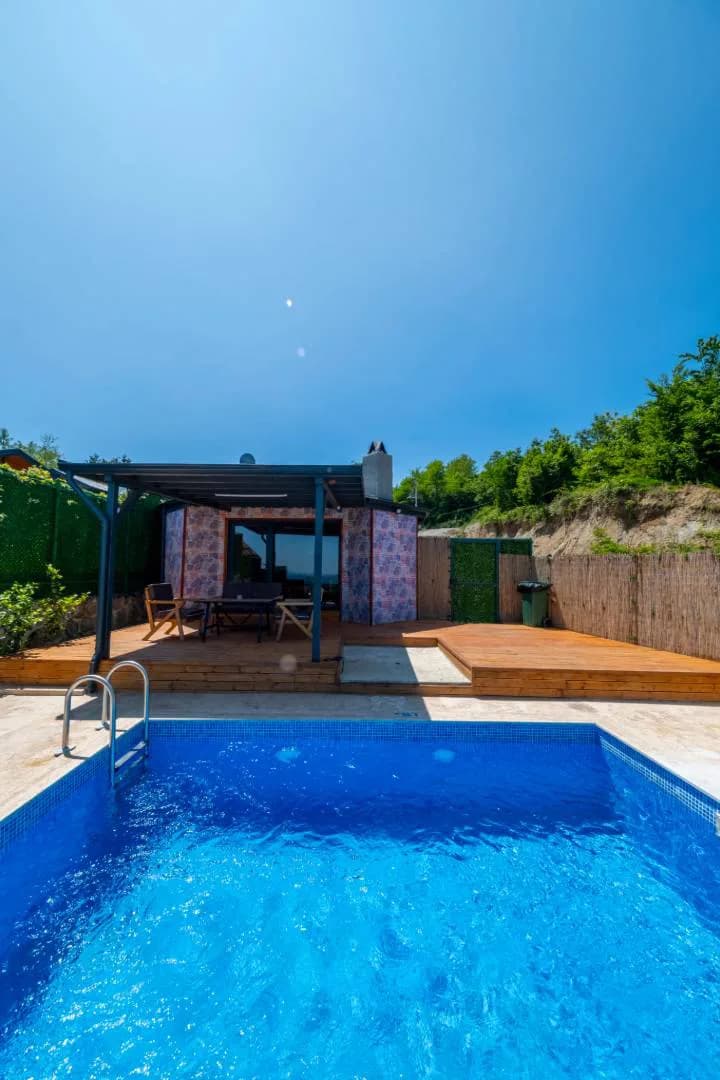 Sapanca Nailiye'de Minimalist Tasarımlı, Özel Havuzlu, 1+0 Villa görsel 3