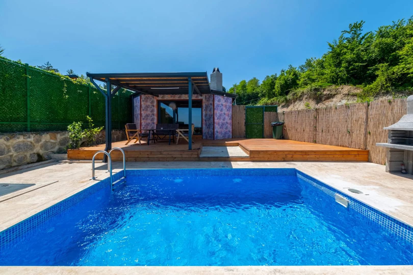 Sapanca Nailiye'de Minimalist Tasarımlı, Özel Havuzlu, 1+0 Villa görsel 2