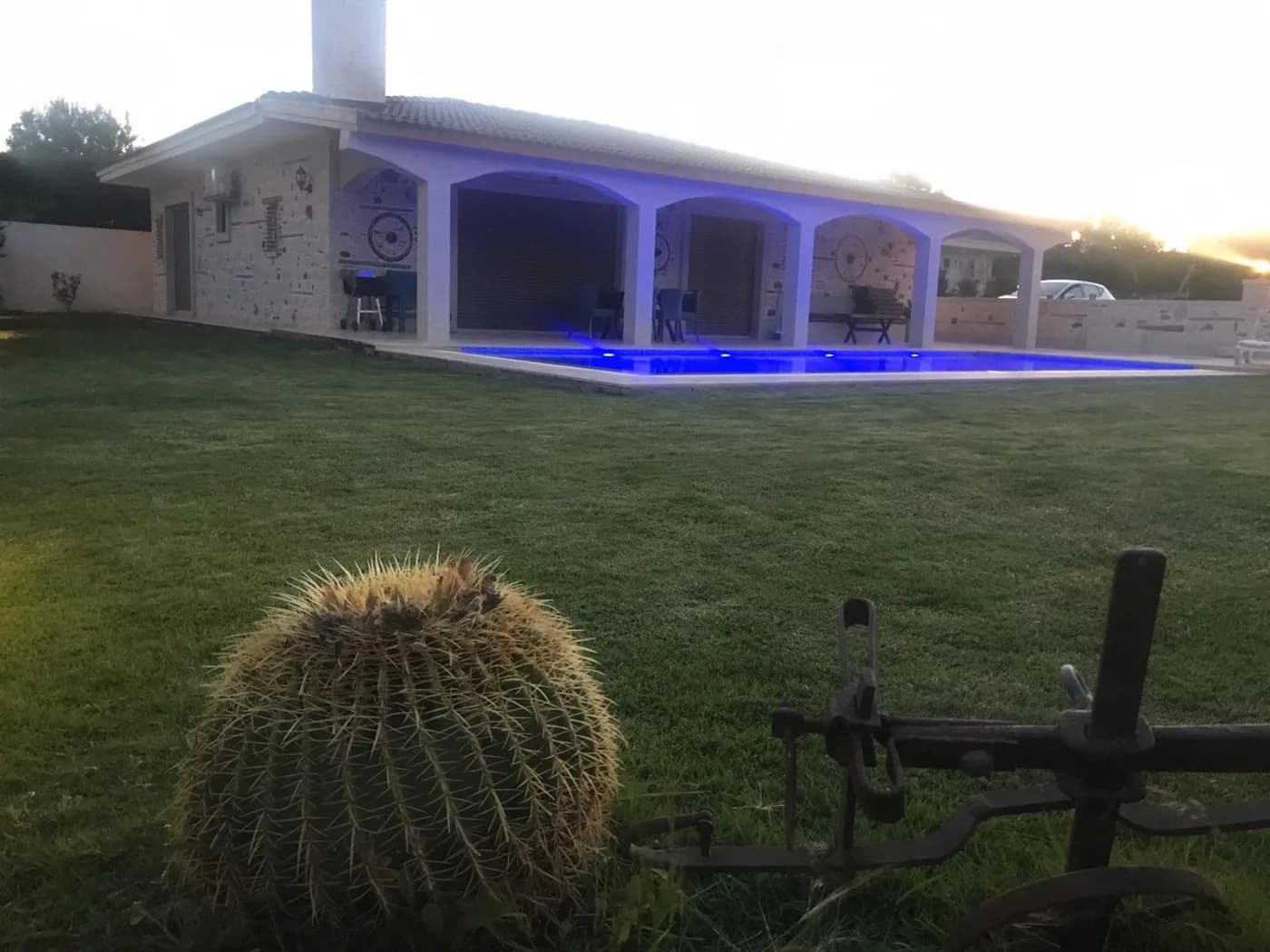 İzmir Çeşme'de Muhteşem Doğada, Özel Havuzlu, Geniş Bahçeli Villa görsel 2