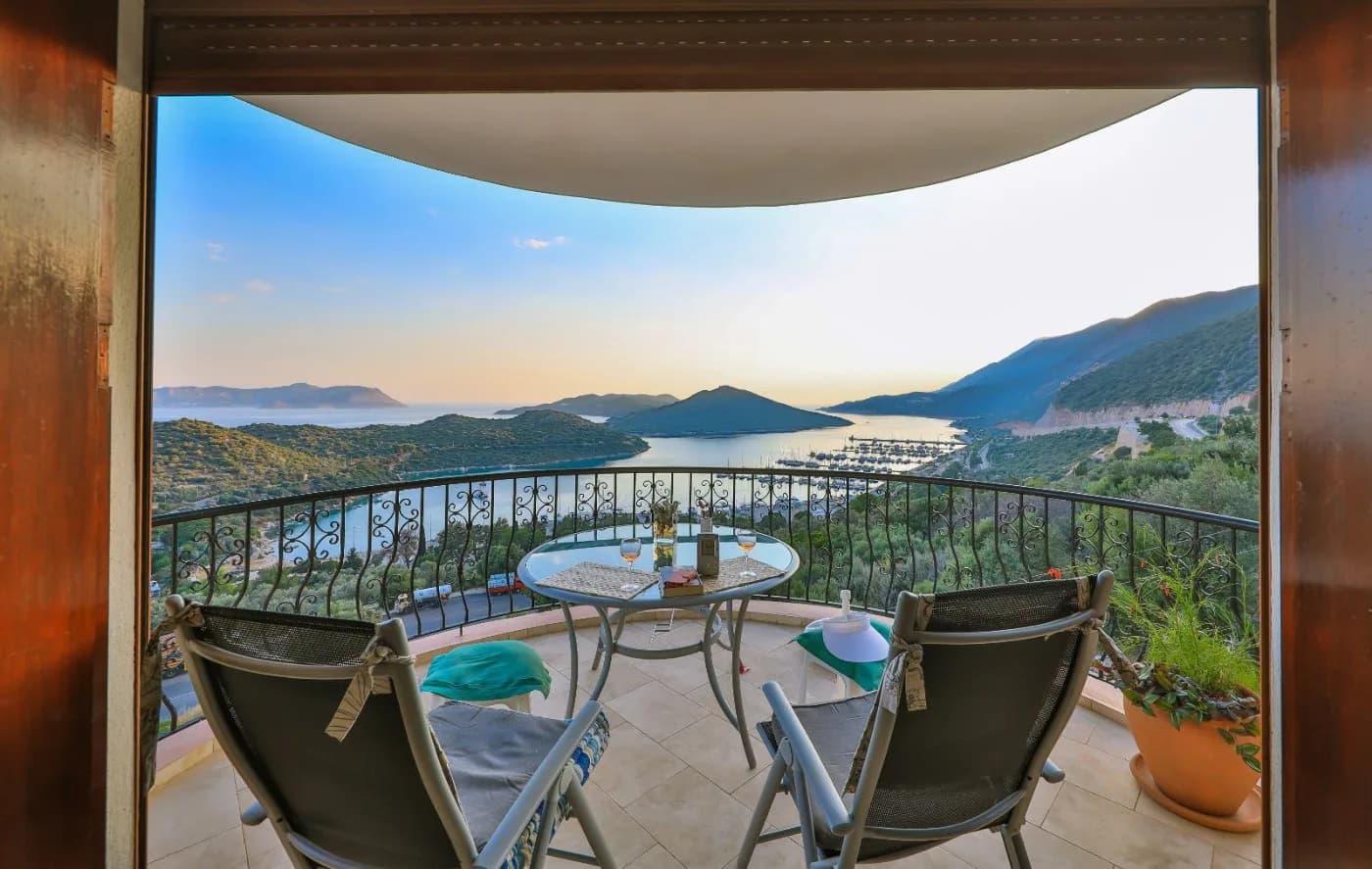 Kaş Andifli'de Göz Alıcı Deniz Manzaralı, Ortak Havuzlu, Kiralık Suit görsel 3