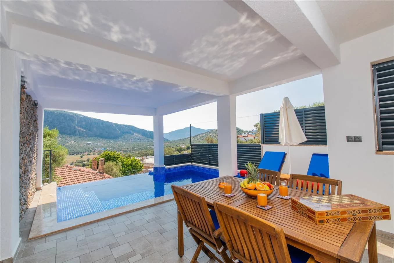Kaş Bezirgan'da Enfes Doğa Manzaralı, Isıtmalı Havuzlu, Kiralık Suit görsel 2