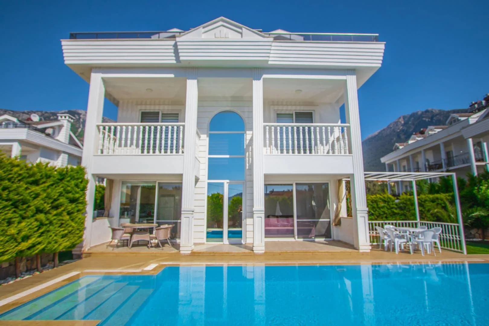 Fethiye Ölüdeniz'de Merkezi Konumda, Özel Havuzlu, Bahçeli Villa görsel 2