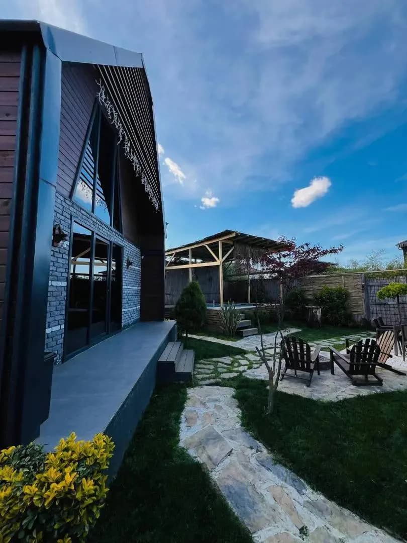 Sapanca Yanık'ta Ailelere Uygun, Isıtmalı Havuzlu, Kiralık Bungalov görsel 2