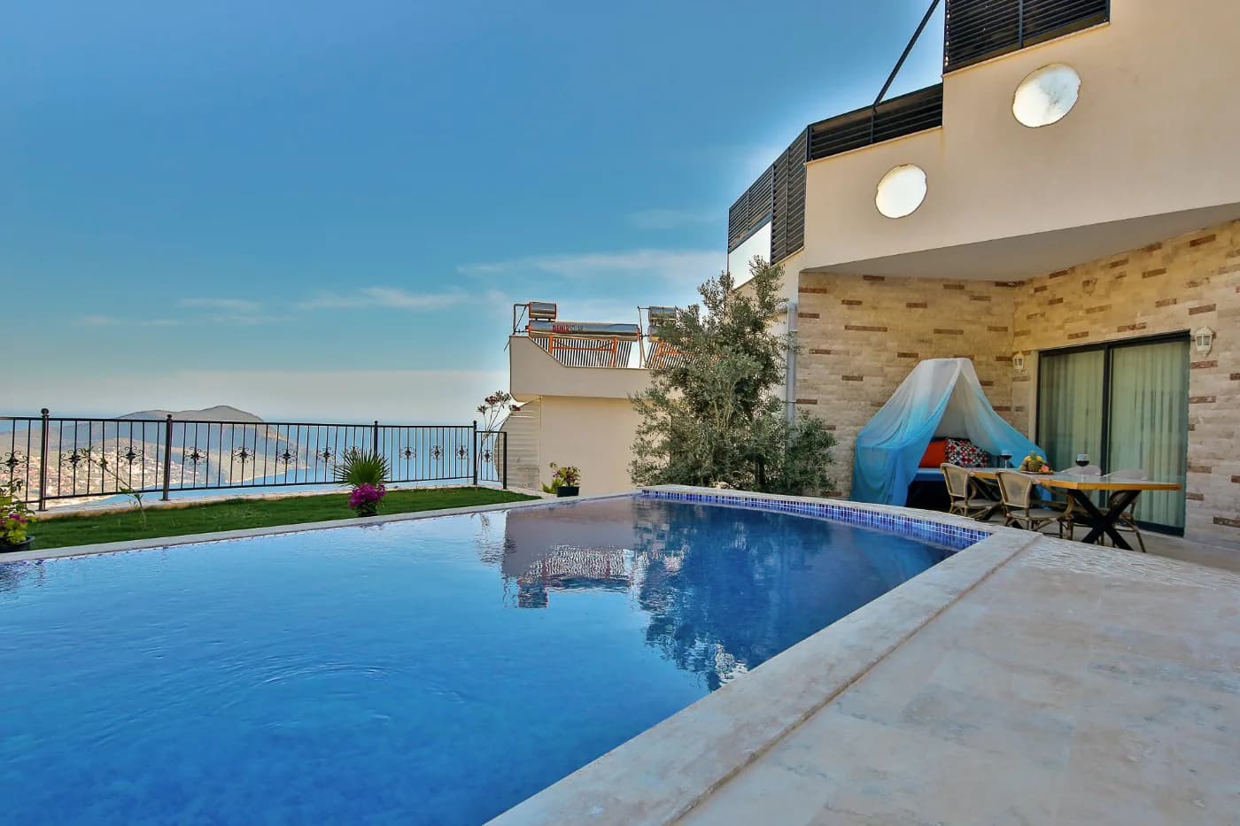 Kaş İslamlar'da Manzarası Denize Açılan, Özel Havuzlu, Lüks Villa görsel 3