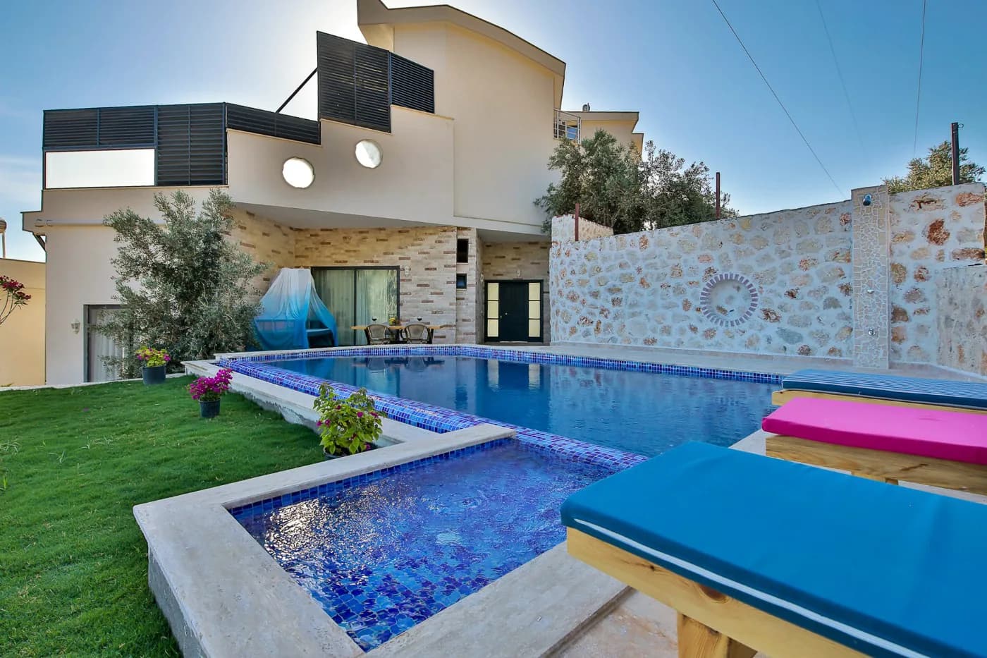 Kaş İslamlar'da Manzarası Denize Açılan, Özel Havuzlu, Lüks Villa görsel 2