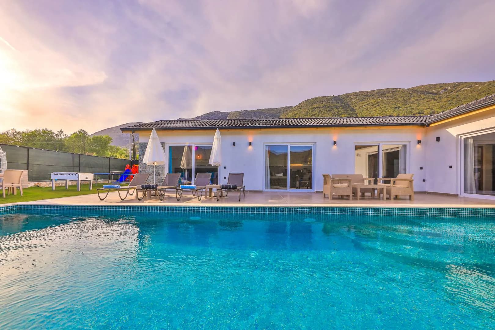 Kaş Sarıbelen'de Şehirden Uzakta, Özel Havuzlu, Kiralık Villa görsel 3