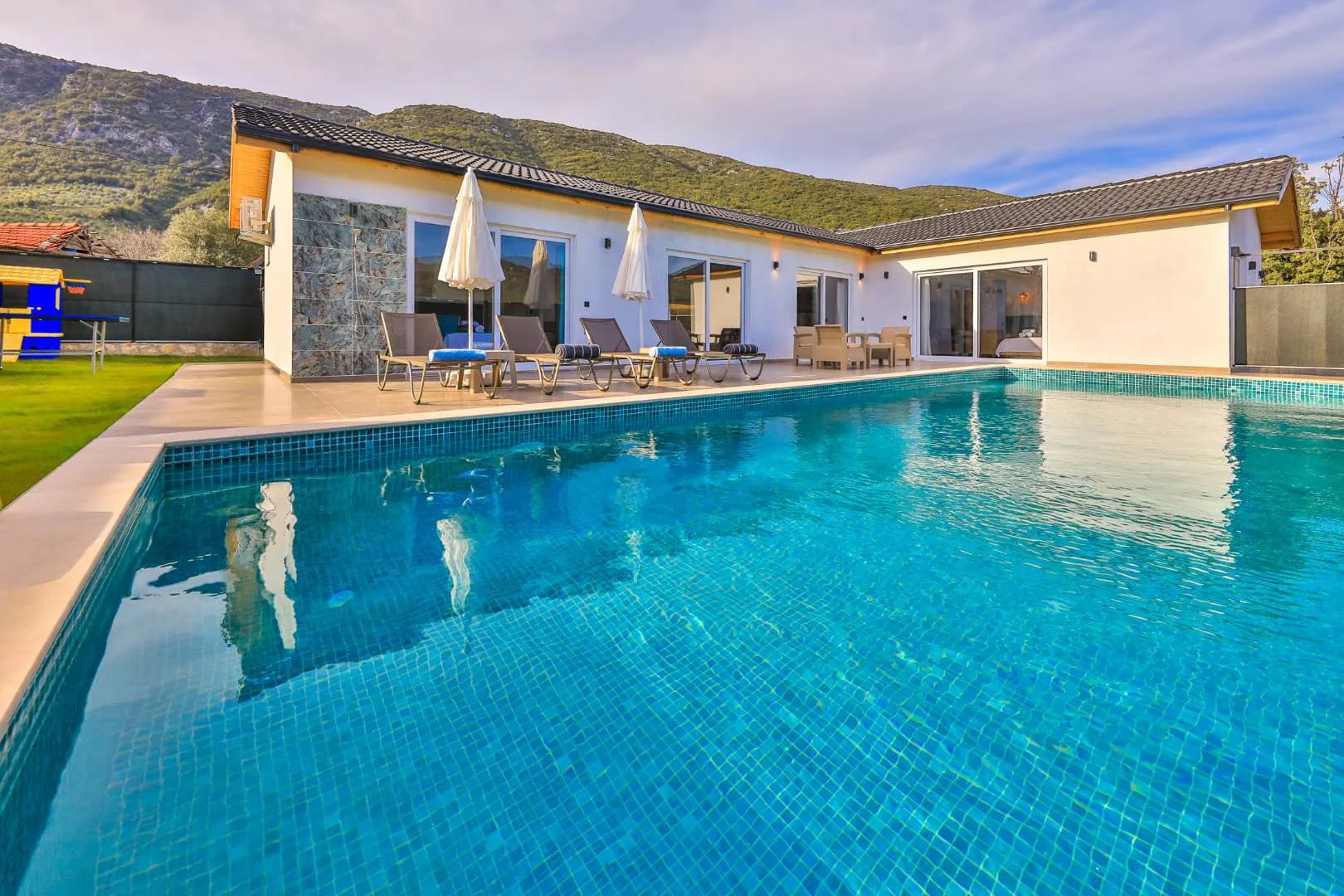 Kaş Sarıbelen'de Şehirden Uzakta, Özel Havuzlu, Kiralık Villa görsel 2