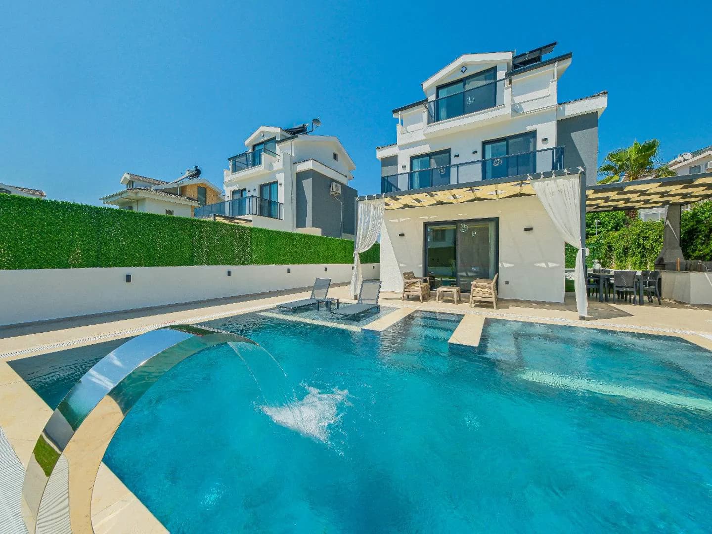 Fethiye Ölüdeniz'de Elverişli Konumda, Özel Havuzlu, Konforlu Villa görsel 3