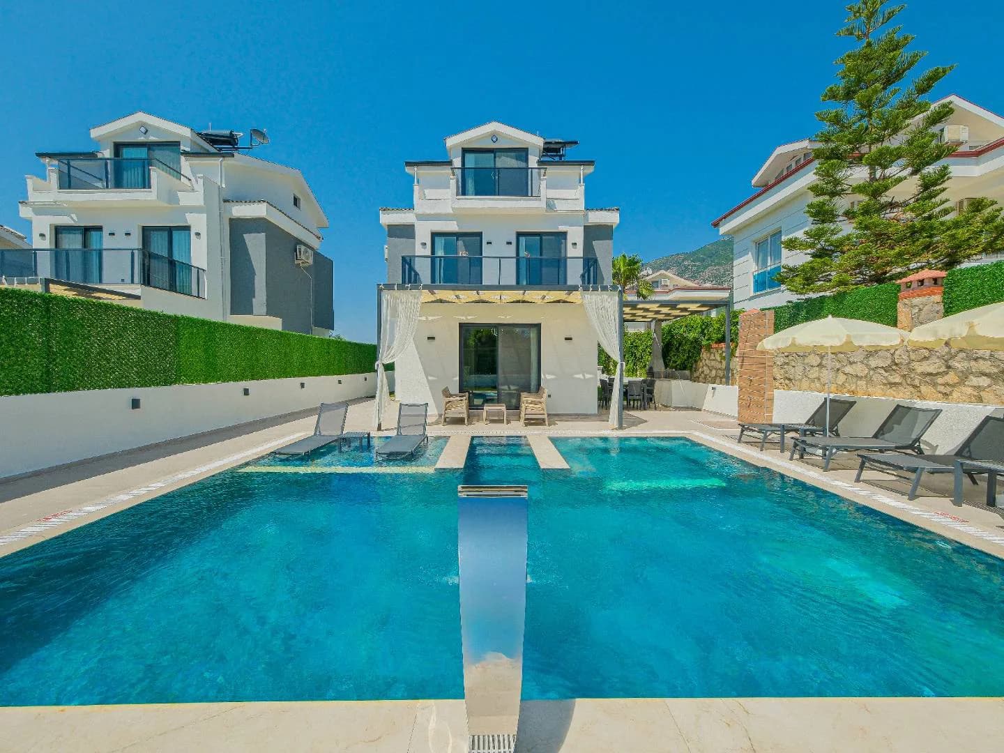 Fethiye Ölüdeniz'de Elverişli Konumda, Özel Havuzlu, Konforlu Villa görsel 2
