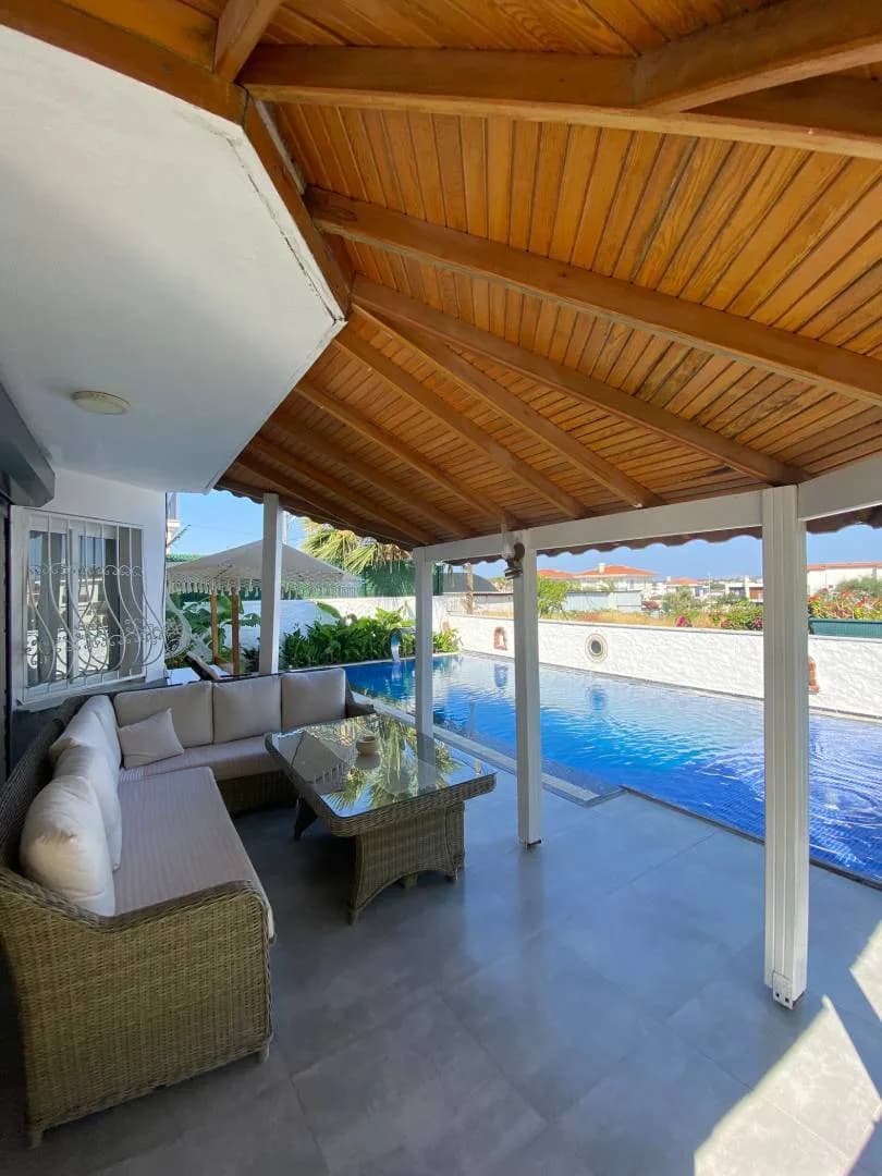 Çeşme Şifne'de Elverişli Konumda, Özel Havuzlu, Kiralık Villa görsel 3