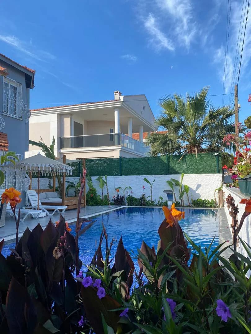 Çeşme Şifne'de Elverişli Konumda, Özel Havuzlu, Kiralık Villa görsel 2