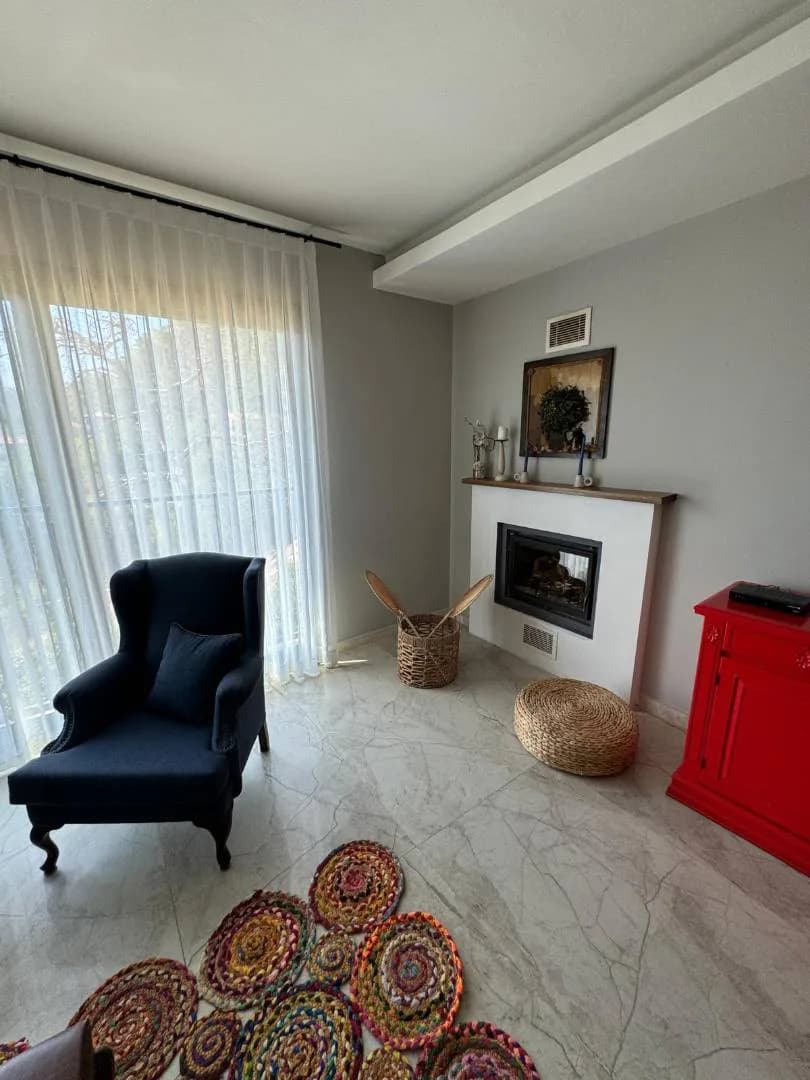 Marmaris Karşıyaka'da Orman Manzaralı, Modern Tasarımlı, İkiz Villa görsel 2