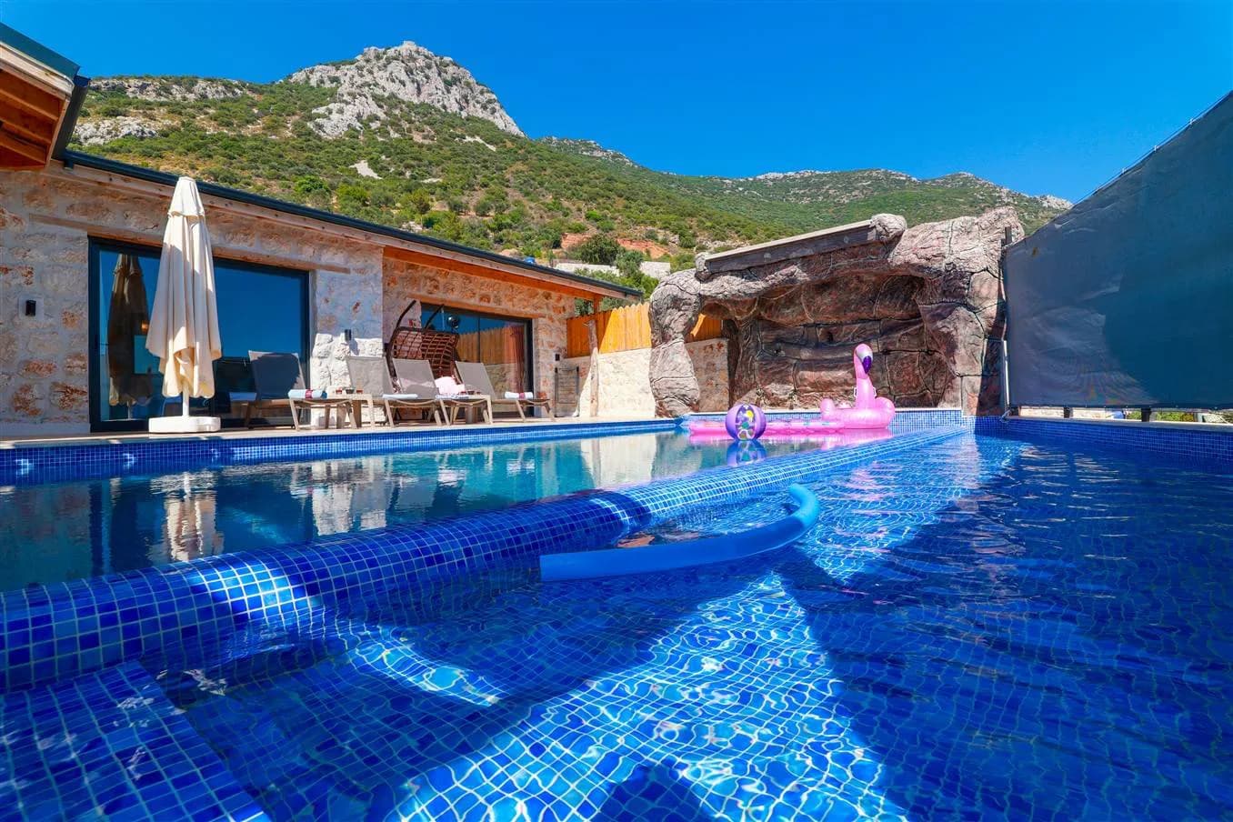 Kaş İslamlar'da Taş Mimarili, Özel Havuzlu, Konforlu Villa görsel 3