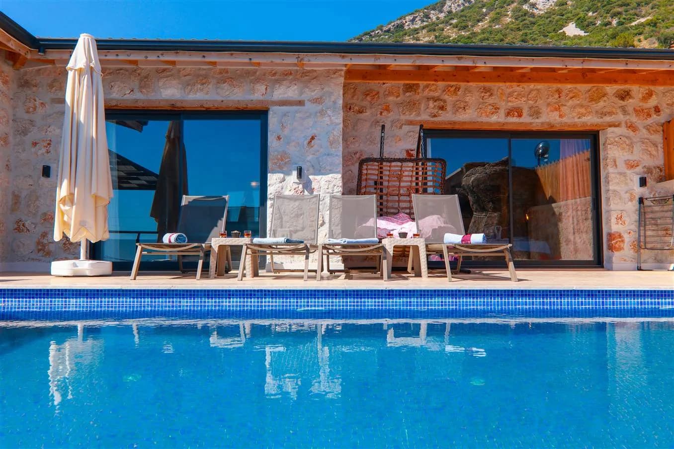 Kaş İslamlar'da Taş Mimarili, Özel Havuzlu, Konforlu Villa görsel 2