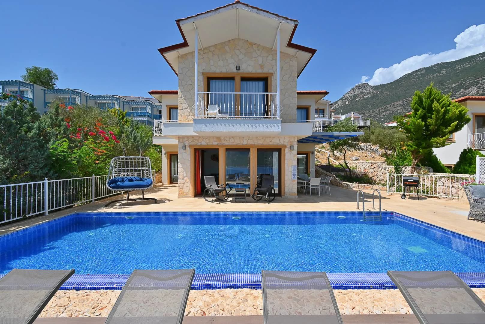 Kaş Gelemiş'de Deniz Manzaralı, Özel Havuzlu, Geniş Villa görsel 2