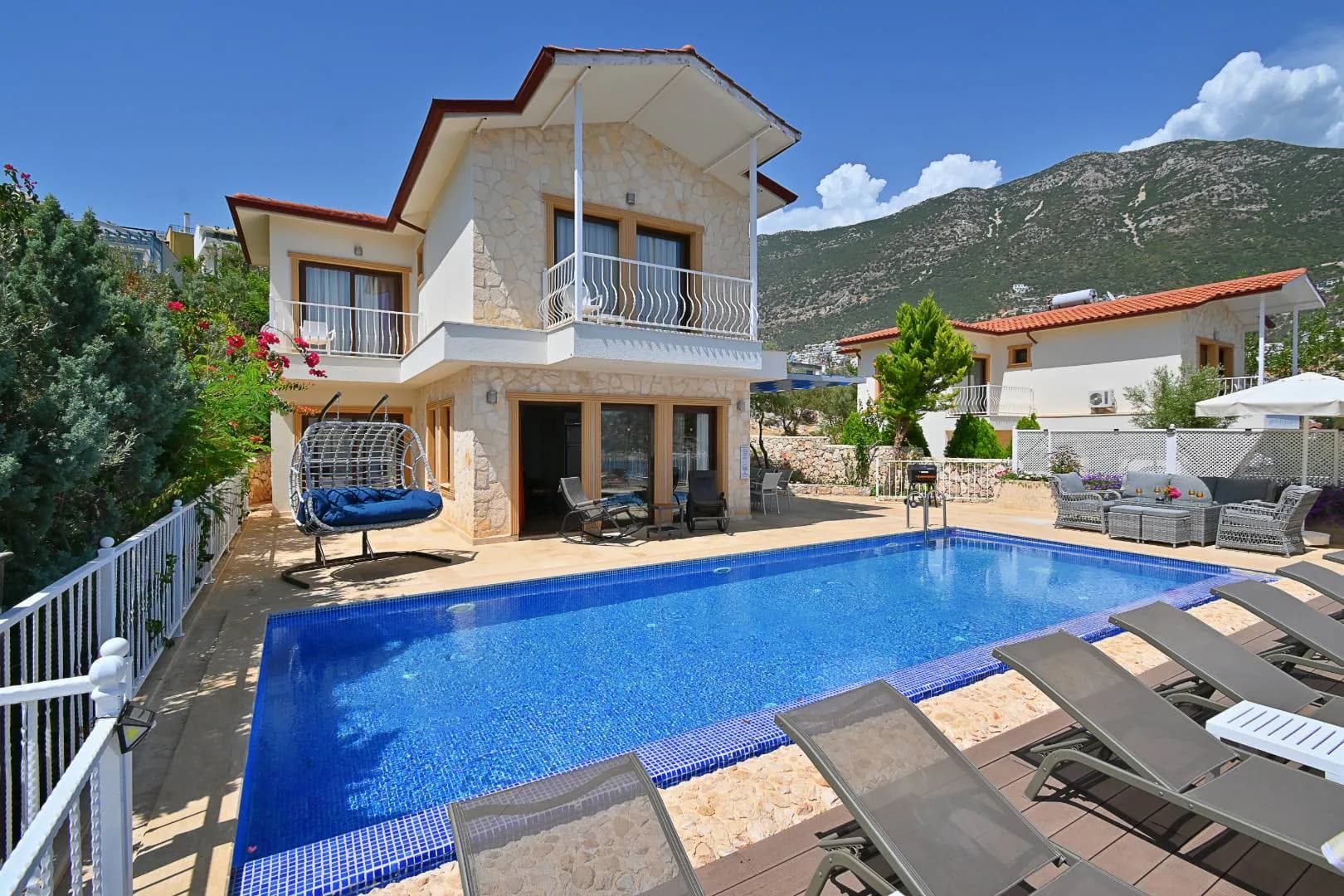 Kaş Gelemiş'de Deniz Manzaralı, Özel Havuzlu, Geniş Villa görsel 3