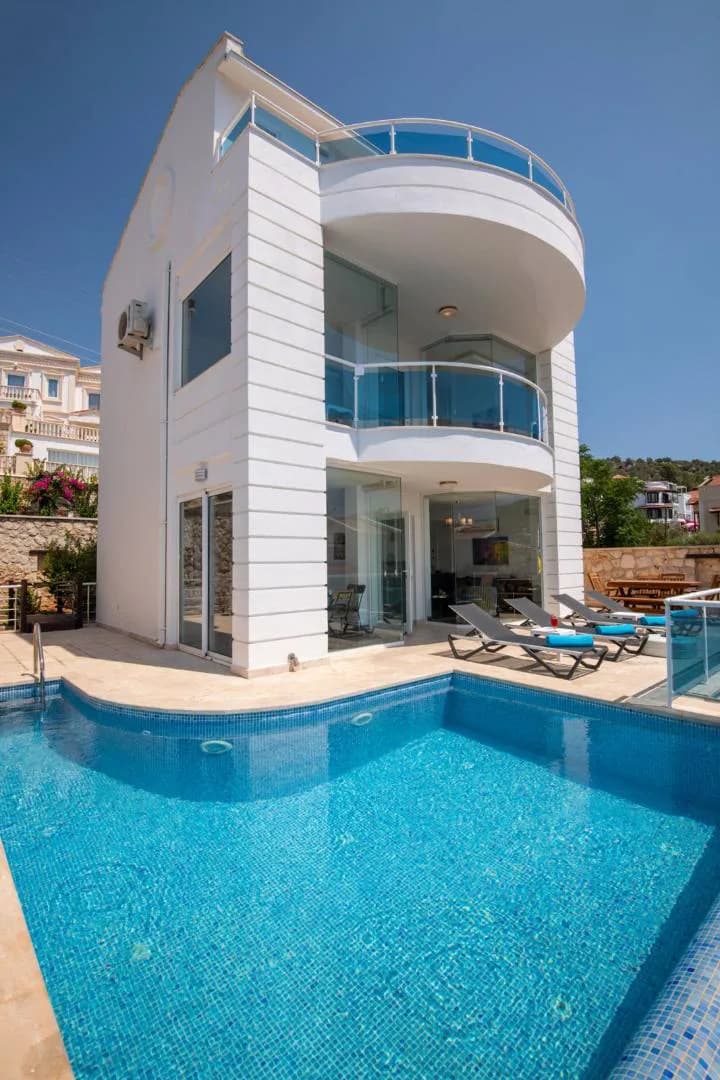 Kaş Kalkan'da Deniz Manzaralı, Özel Havuzlu, Konforlu Villa görsel 2